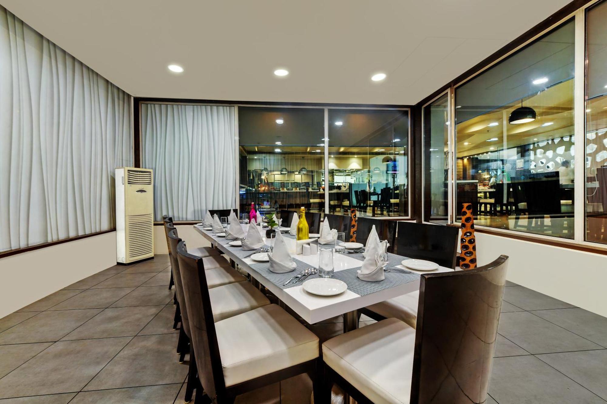The Fern Residency Rajkot Hotel Exterior foto