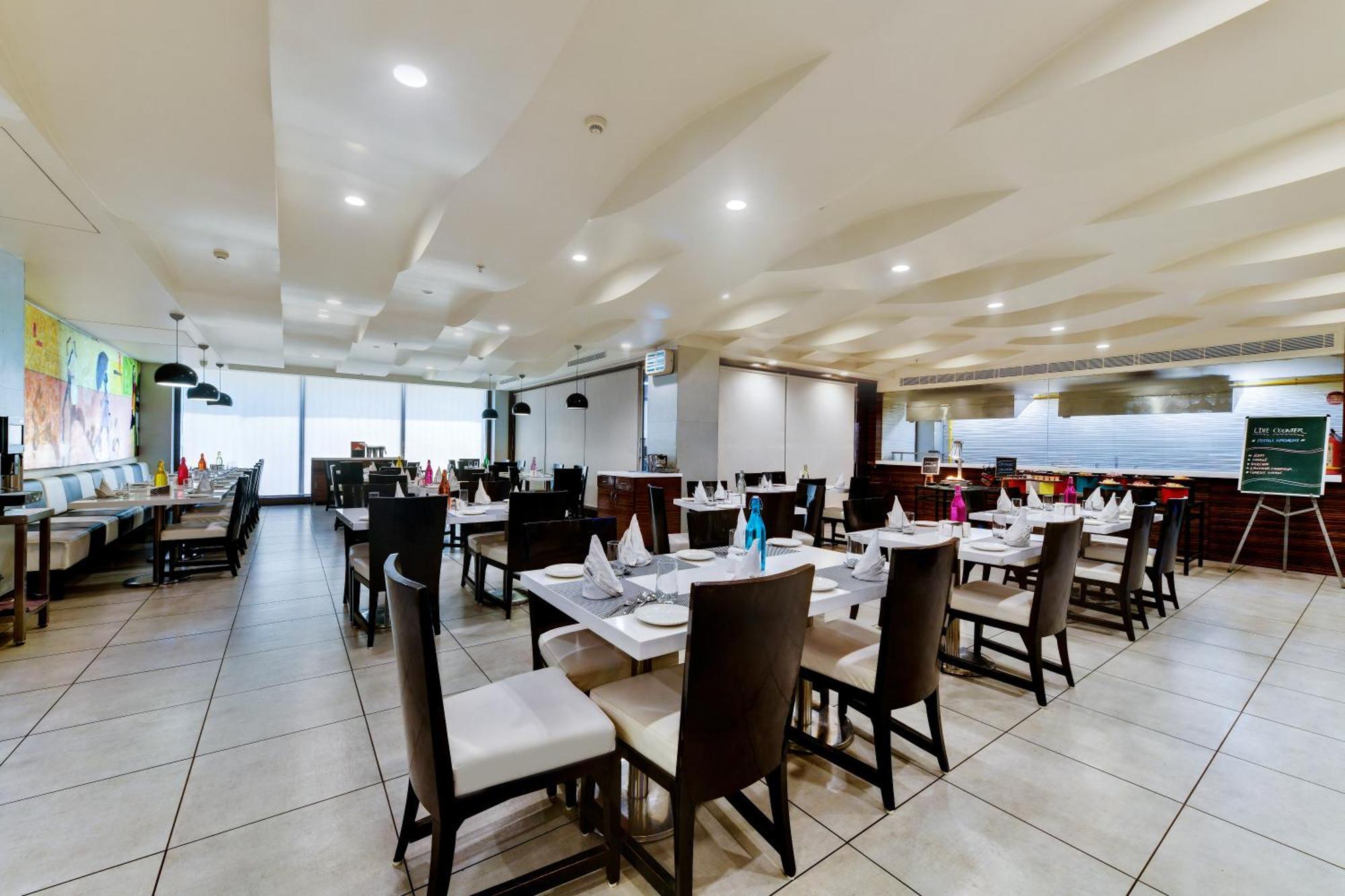 The Fern Residency Rajkot Hotel Exterior foto