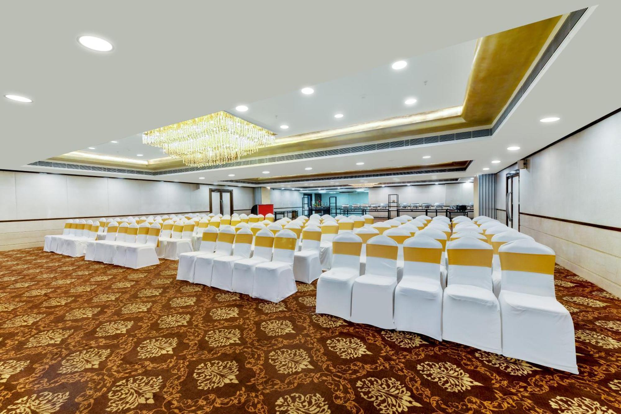 The Fern Residency Rajkot Hotel Exterior foto